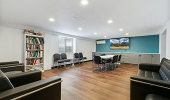 4970 BATTERY Ln 108, Bethesda, MD 20814