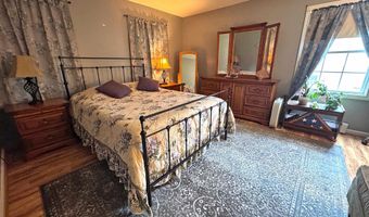 224 Garbrooke Dr, Bennington, VT 05201
