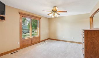 1046 8th St SE, Altoona, IA 50009