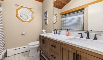 132 Ruggles Ave, Newport, RI 02840