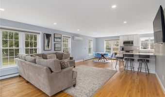 53 River Run Rd, Middletown, RI 02842