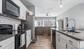 826 Barnes St, Albertville, AL 35950