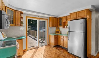 72 Windsor Park Dr, Coventry, RI 02816