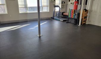 366 Federal Rd, Brookfield, CT 06804