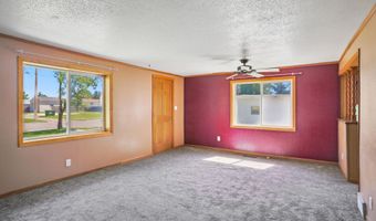 1517 SW 9th Ave, Aberdeen, SD 57401