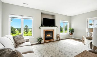 1092 Walnut Ave 117 Bld E, Riverside, IA 52327