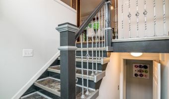 406 Manor Dr, Ann Arbor, MI 48105