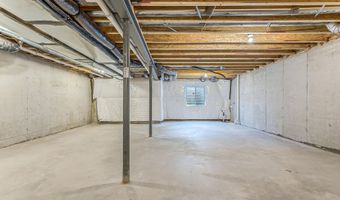 3075 N Spurway Dr, Ann Arbor, MI 48105