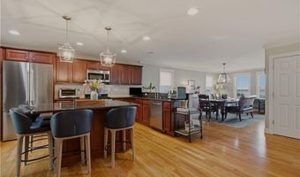 11 King Philip Ave, Bristol, RI 02809