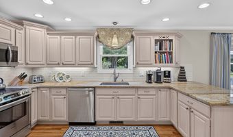2 Oleander Dr, Clinton, CT 06413