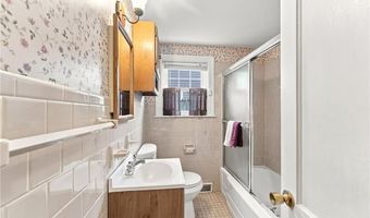 48 Fairway Dr, Cranston, RI 02920