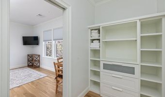 3 Oak St, Middletown, RI 02842