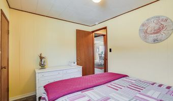 633 N PACIFIC St, Rockaway Beach, OR 97136