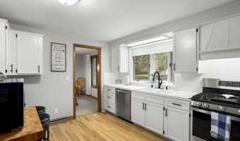 2601 S GREENVIEW St, Appleton, WI 54915