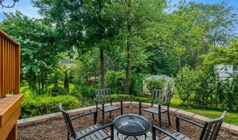 4006 JUSTINE Dr, Annandale, VA 22003