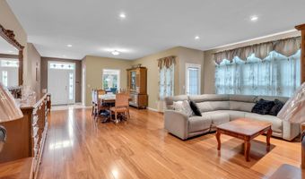 172 Sylvan Lake Blvd, Bayville, NJ 08721