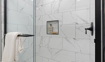 10820 Holman Ave 204, Los Angeles, CA 90024