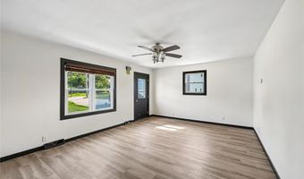 203 E 4th St, Anamosa, IA 52205
