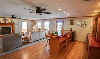 2421 Woodcrest Dr, Alton, IL 62002