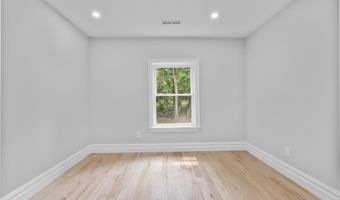 28 Spruce Mountain Rd, Danbury, CT 06810