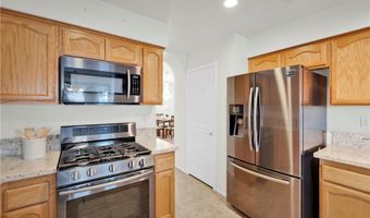11246 Pleasant Hills Dr, Apple Valley, CA 92308