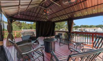 5 Versailles St, Cranston, RI 02920