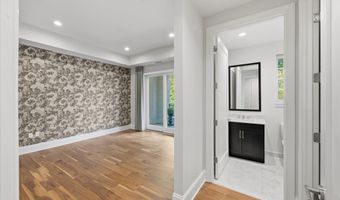 8121 RIVER Rd 423, Bethesda, MD 20817