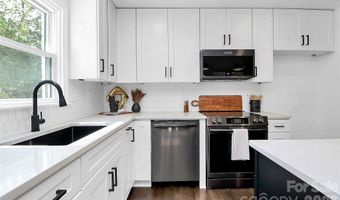 2038 Sandhurst Dr, Charlotte, NC 28205