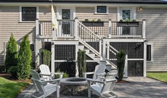 8 Kerins Ter, Newport, RI 02840