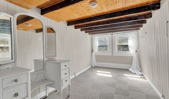 58 Grove St Ext, Branford, CT 06405