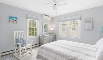 28 Wilbur Ave, Newport, RI 02840