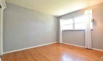5800 Crossmont Dr, Affton, MO 63123