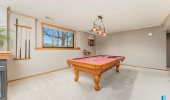 408 N Oak Ridge Rd, Brandon, SD 57005