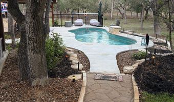 828 Shady Grv, Adkins, TX 78101