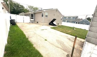 8 Ashby St, Johnston, RI 02919