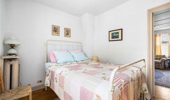 23 Willow St, Newport, RI 02840