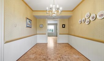 8350 GLASTONBURY Ct, Annandale, VA 22003