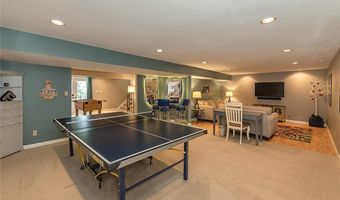 414 Arbor Glen Dr, Ballwin, MO 63021