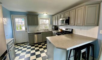 182 Newport Ave, Middletown, RI 02842