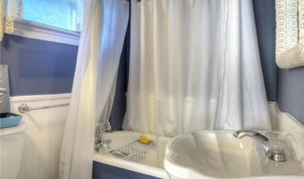 98 John St, Newport, RI 02840