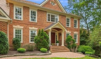 3801 WASHINGTON WOODS Dr, Alexandria, VA 22309