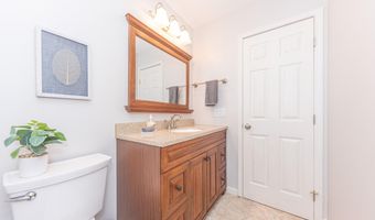 2728 Kimberley Rd, Ann Arbor, MI 48104