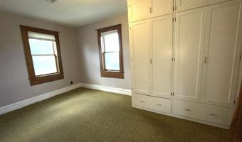 212 N WATER St, Algoma, WI 54201