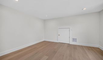 61 Applegate Rd, Cranston, RI 02920