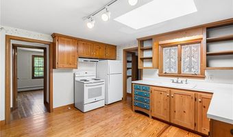 105 Fairfield Dr, North Kingstown, RI 02852