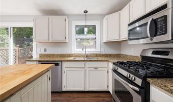 29 Pepper Bush Trl, Narragansett, RI 02874