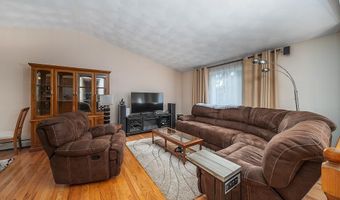 17 Wood Cove Dr, Coventry, RI 02816