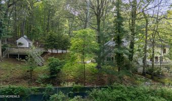 160 Pelican Rd, Middletown, NJ 07748