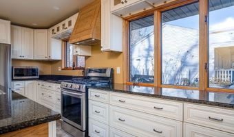 104 Lakewood Dr, Antioch, IL 60002