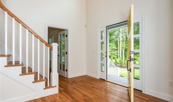 44 Saddlebrook Dr, Warwick, RI 02818